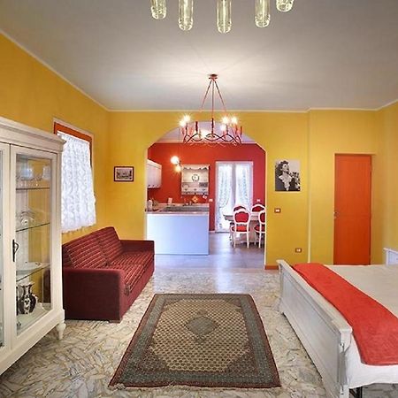 Апартаменти Attico Incerpi, Terrazza Sui Tetti Di Монтекатіні-Терме Екстер'єр фото